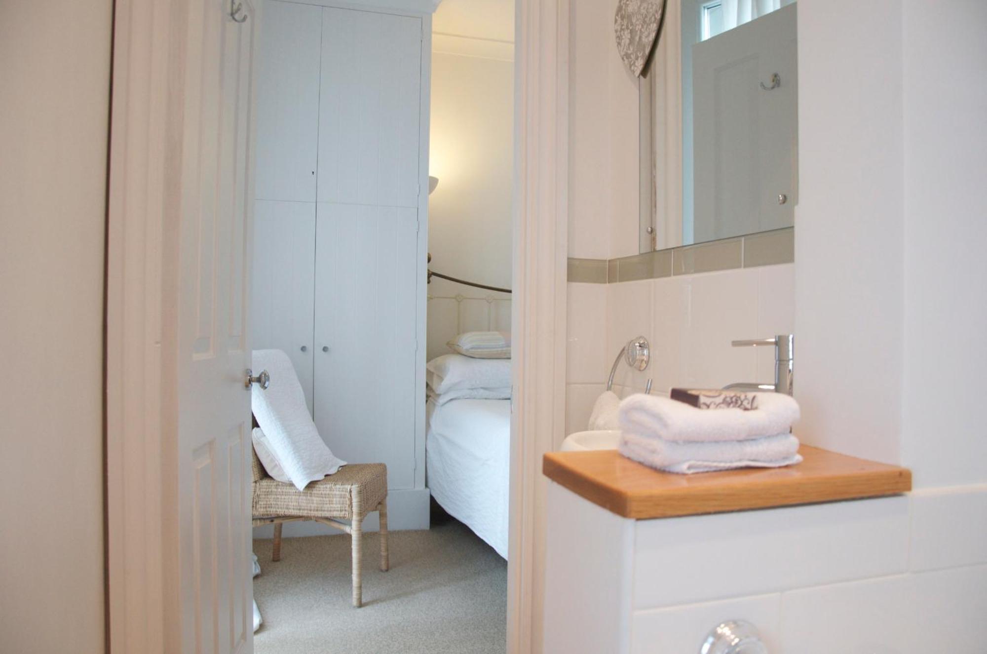 Onefifty Bed and Breakfast Cowes  Εξωτερικό φωτογραφία